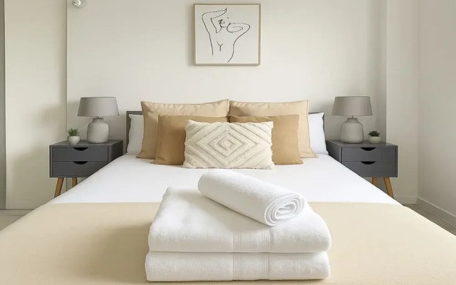 Elegant 2 Bedroom Apartment in Battersea