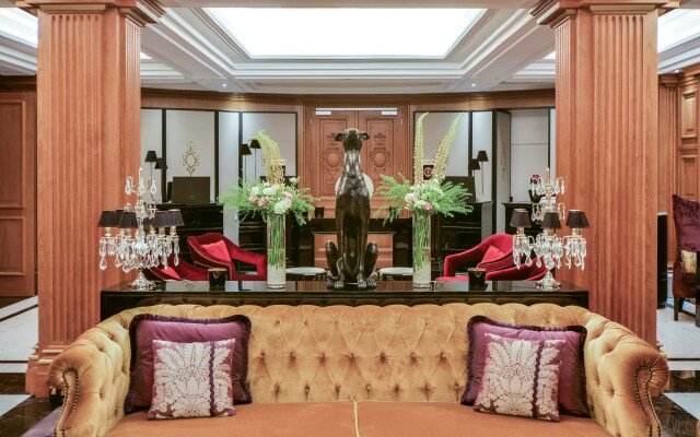 Maison Astor Paris, Curio Collection by Hilton