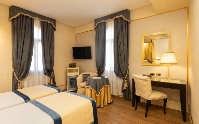 Hotel A LA Commedia