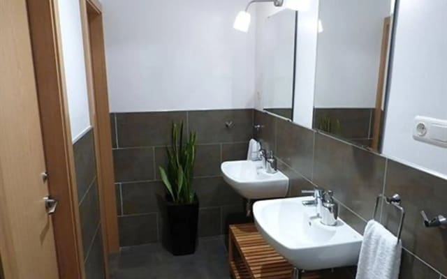 Super Balmes Guest House