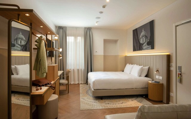Cosmopolita Rome Colosseum, Tapestry Collection by Hilton