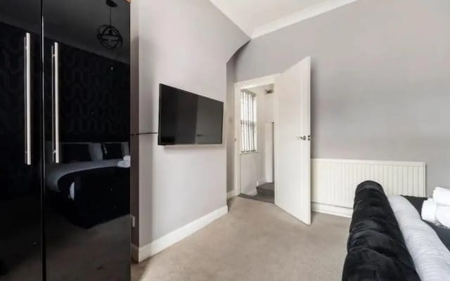 House With Modern Interior, Conveniently Located