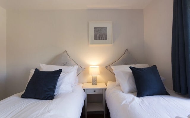 The Rectory Apartment + Free Parking