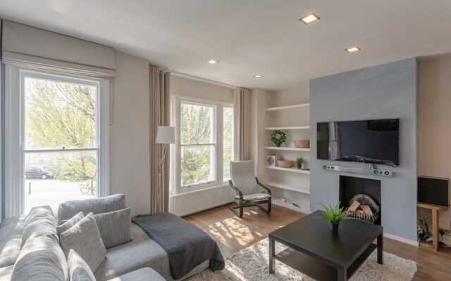Stunning 2 Bedroom Terrace Flat in Fulham