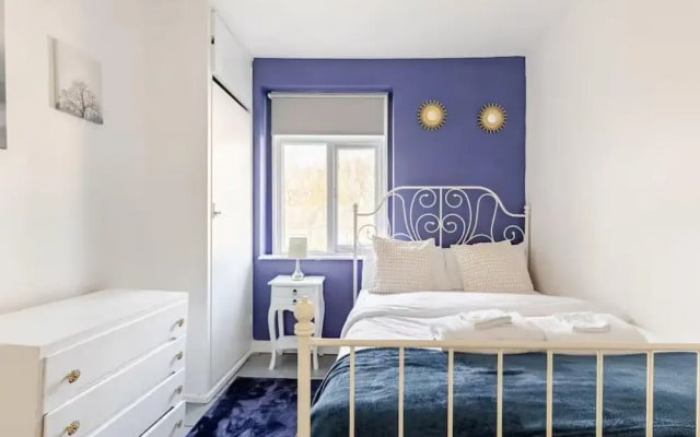 Camden 3-bed, Sleeps 6, 1 Min to Tube & Parking