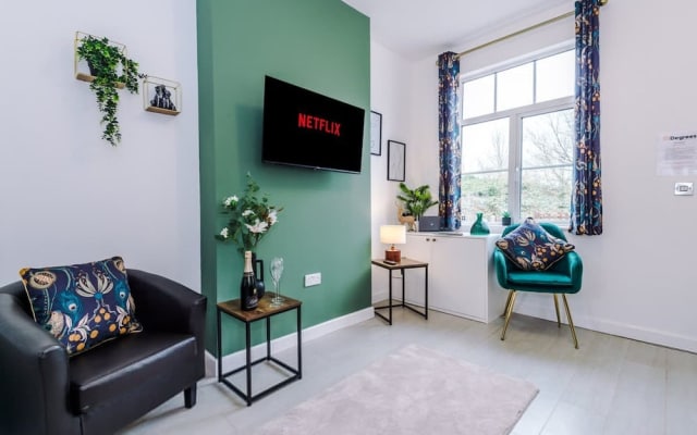 Stunning 3-bed House Amazing Location Sleeps 5