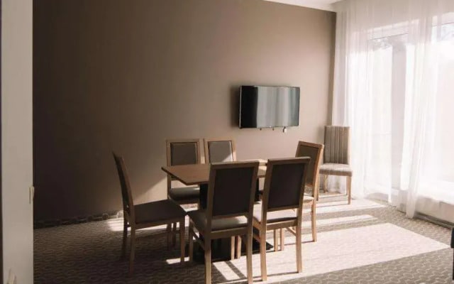 Merepargi ApartHotel & Cafe