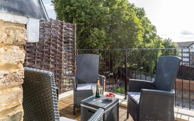 Pet-friendly Fulham Broadway Penthouse, Sw Balcony