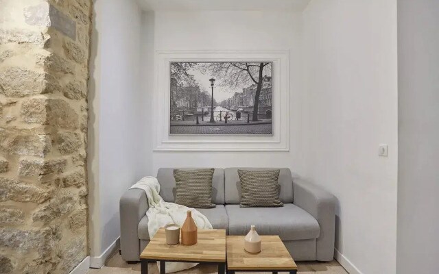 The Upper Marais Superb Apartment for 8 People