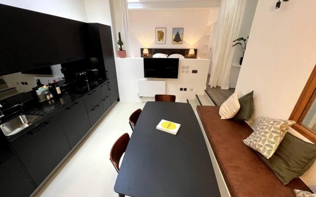 Design led 1 Bedroom Flat in Buzzing Queens Park