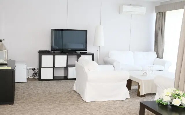 Royal Beach Hotel