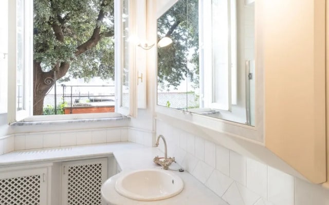 lolART luxury at Spanish Steps