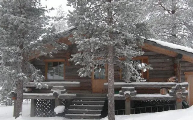 Saariselkä Inn Log Cabins