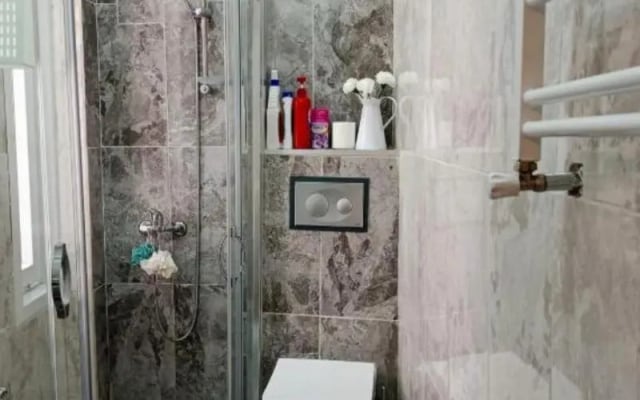Azad Homes Nadia Cukurcuma