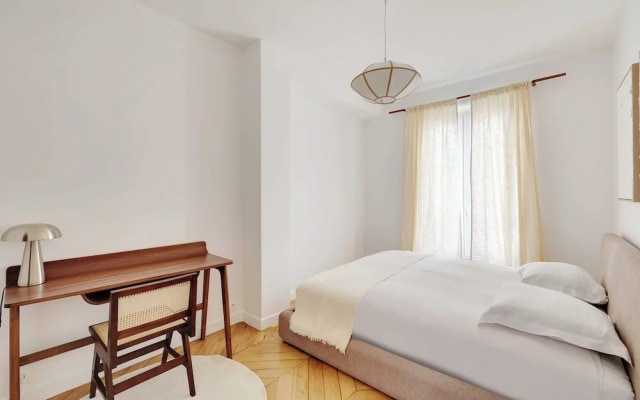 Modern Flat - 6P- Voltaire