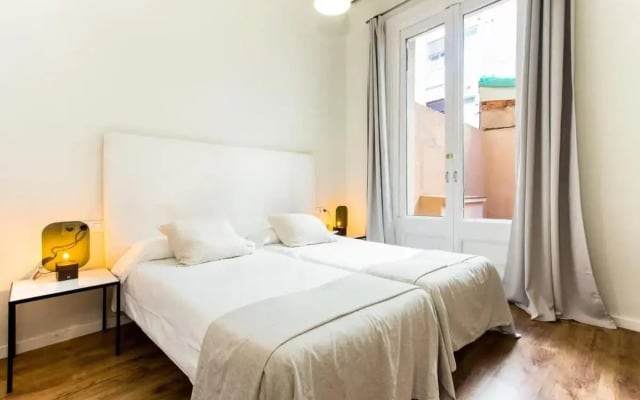 Bright and modern 4bedroom with terrace in Las Ramblas P1