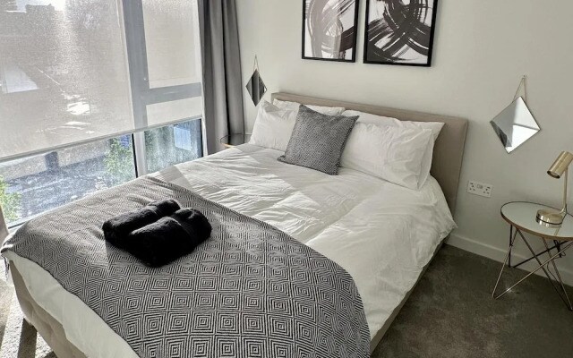 Spacious & Luxurious 2-bed Apartment in London