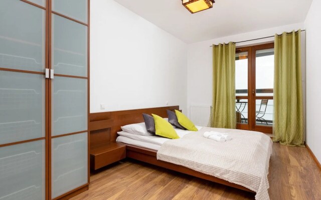 Broniwoja Apartment by Renters