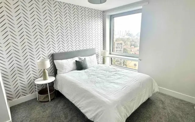 2 Bed Flat - Sleeps 4 - Balcony - Smoking