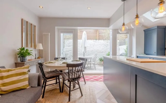 Stylish 1 Bedroom Flat in Fulham With Patio