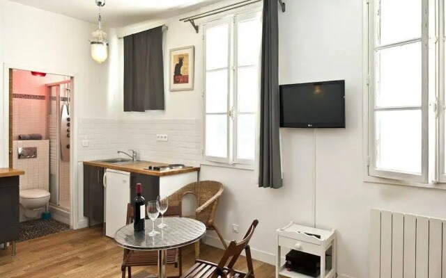BP Apartments - Authentic Moulin Rouge
