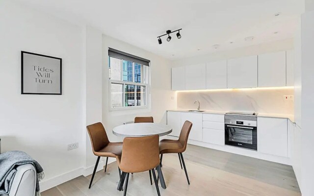 Chiswick Gem: 2 Bedroom Flat
