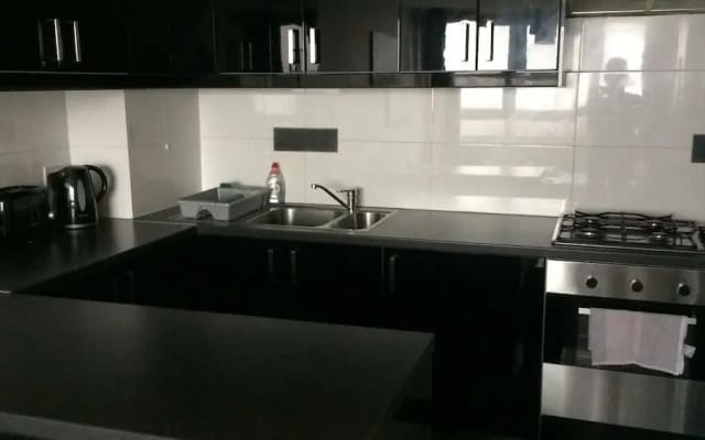 Center Apartment on Jubilee Line