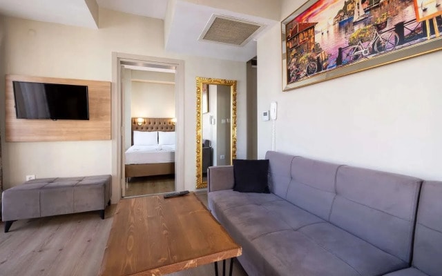 Lavin Hotel & Suites
