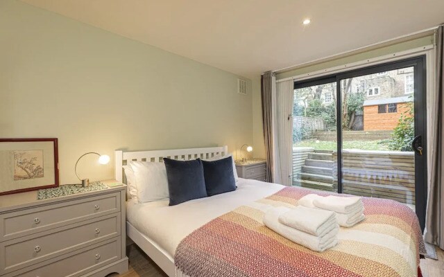 JOIVY Stylish 2 Bed Flat In Notting Hill