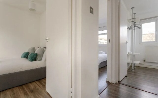 3 Bedroom Shoreditch Maisonette With Balcony