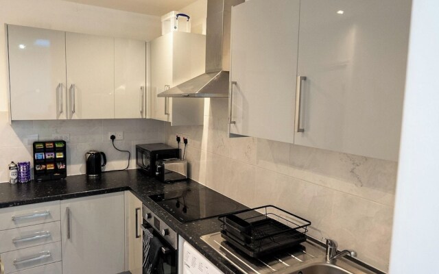 Chic City Apartment in Wallington