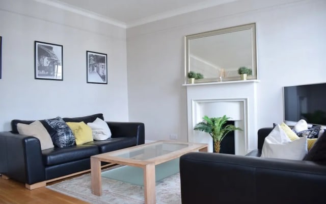 2 Bedroom Flat Near Hyde Park