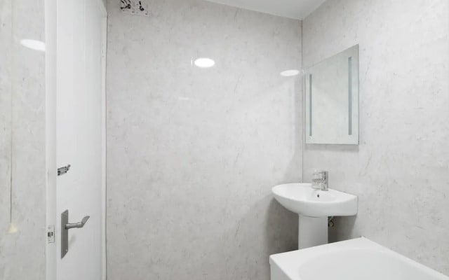 Charming 2 Bed 1Bath Apt -Transom Square