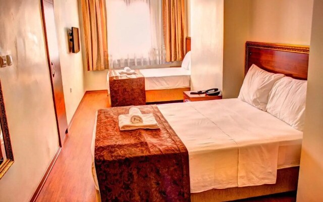 Hotel Real Life