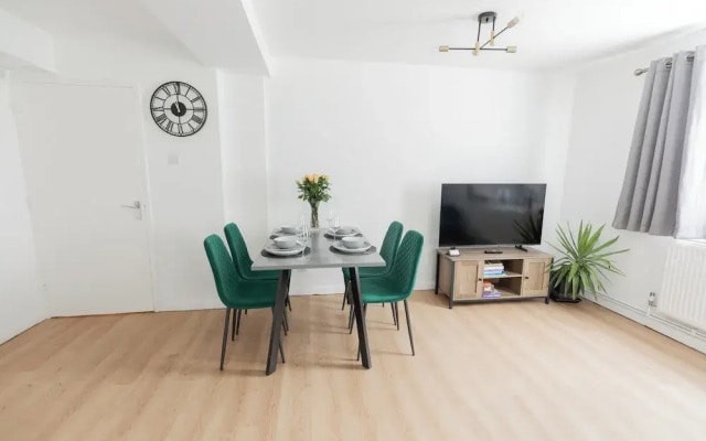 1 Bed Flat - Sleeps 4 - Pets - Parking - Wifi