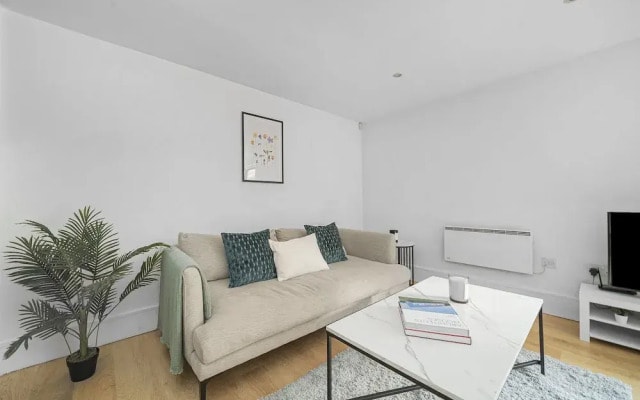 King's Cross Apartment with Terrace