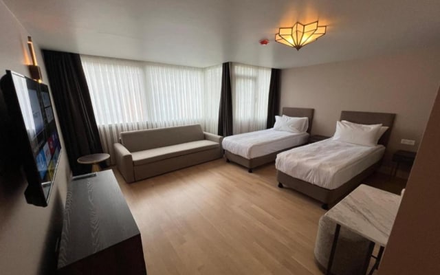 Weingart Suites Hotel