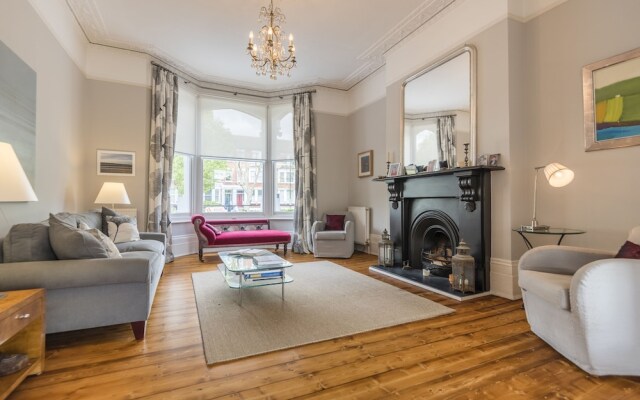 Luxurious Highbury Mansion with Beautiful Garden