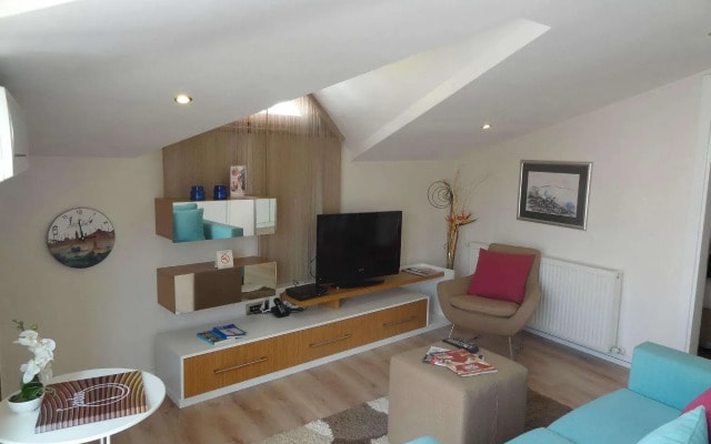 Aura Suites