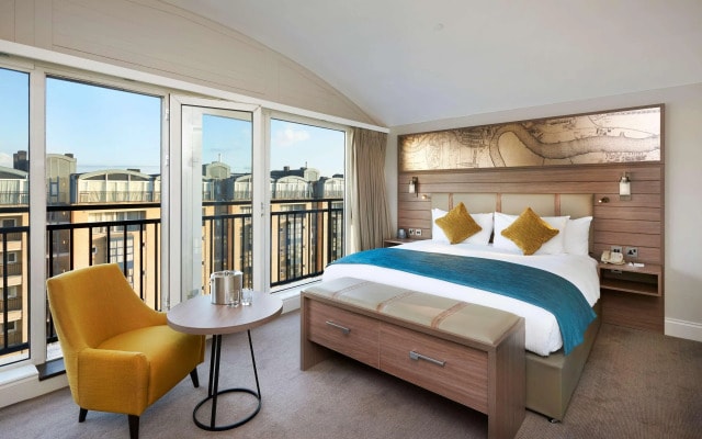 Отель a&o London Docklands Riverside