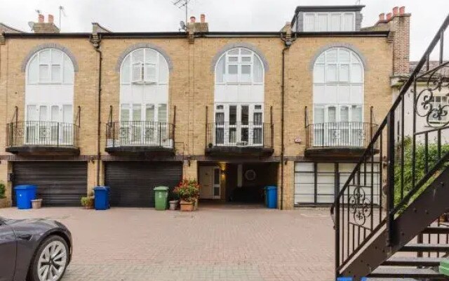 Modern Tower Bridge 3BR House