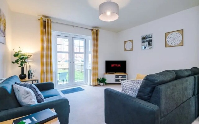 Spacious Home Ideal for Professionals Sleeps 8