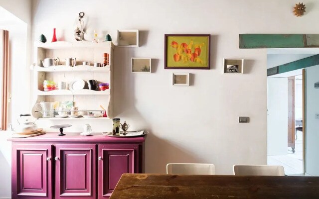 Reginella White Apartment