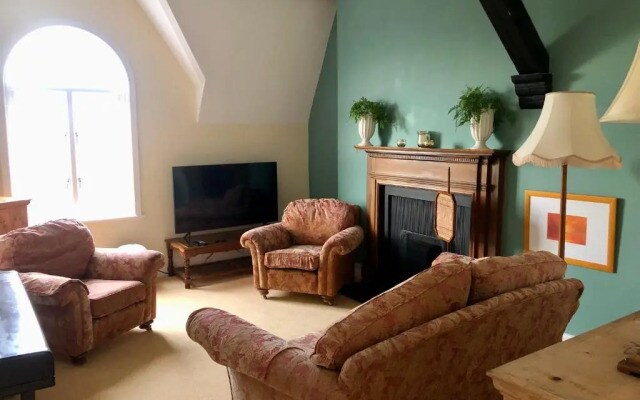 Charming 2-bed Apartment in Waterloo, Liverpool