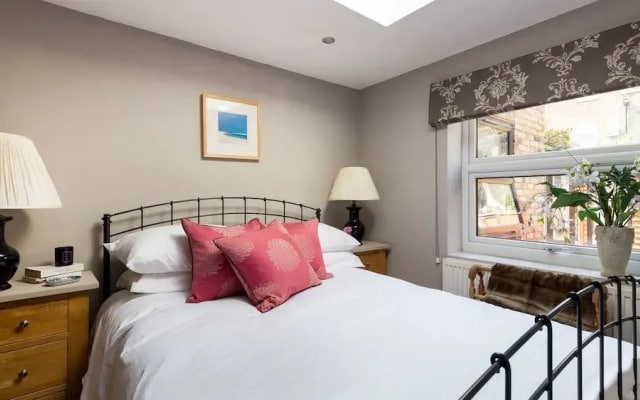 Beautiful 2BR flat right by Clapham Common