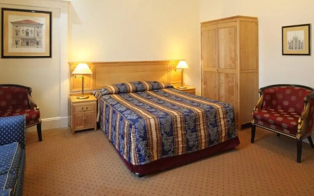 Lancaster Hotel