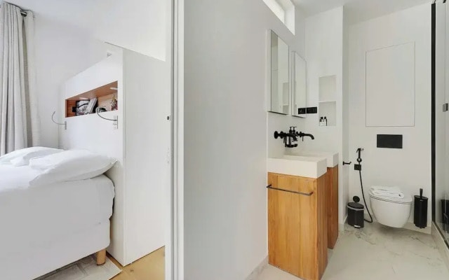 Exclusive Apt w/ Rooftop -2bd/4p Porte D'auteuil