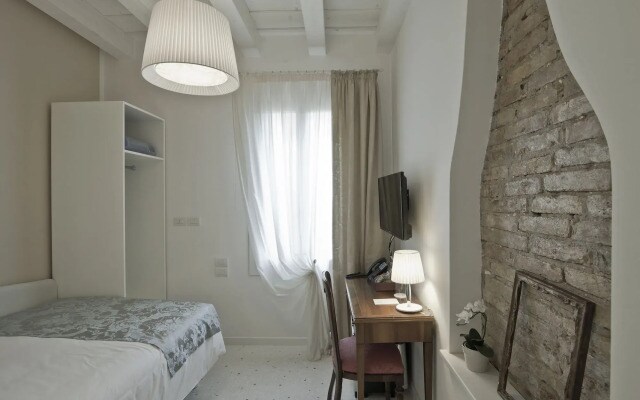 Chiara Lodge