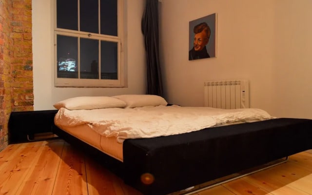 Stunning and Arty Penthouse Flat near Borough Mark
