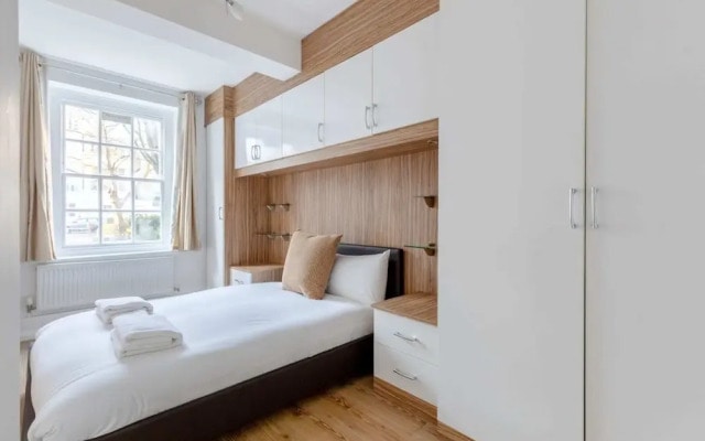 Inviting 2BD Flat 15 Minutes From Regents Park!